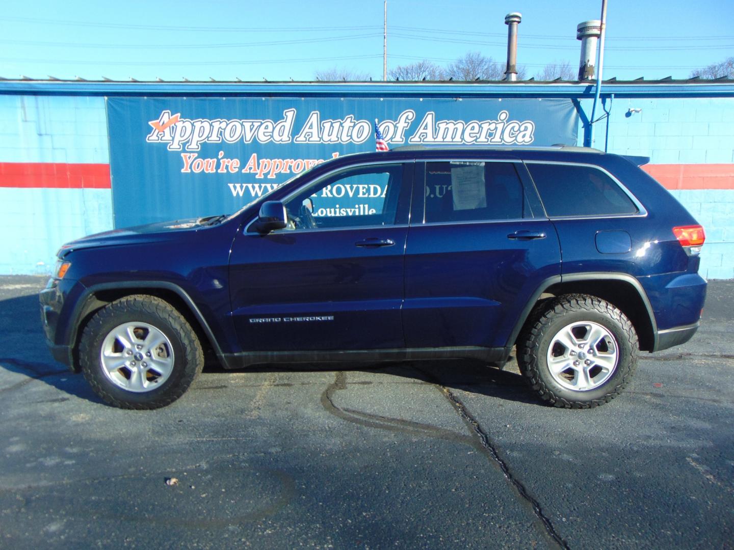 2014 Blue Jeep Grand Cherokee (1C4RJFAG5EC) with an V6 Flex Fuel 3.6 Liter engine, Automatic, 8-Spd transmission, located at 2105 Dixie Hwy, Louisville, KY, 40210, (502) 772-3333, 38.220932, -85.795441 - Photo#0